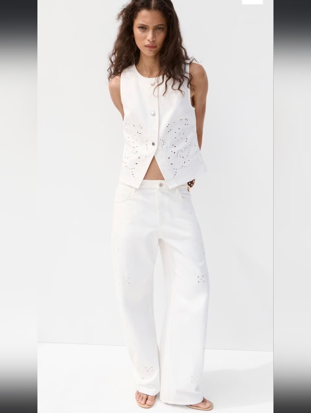 White Wide-Leg Jeans With Openwork Embroidery